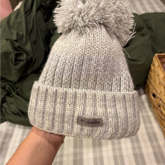 Women’s Columbia Hat - Picture 2 of 3